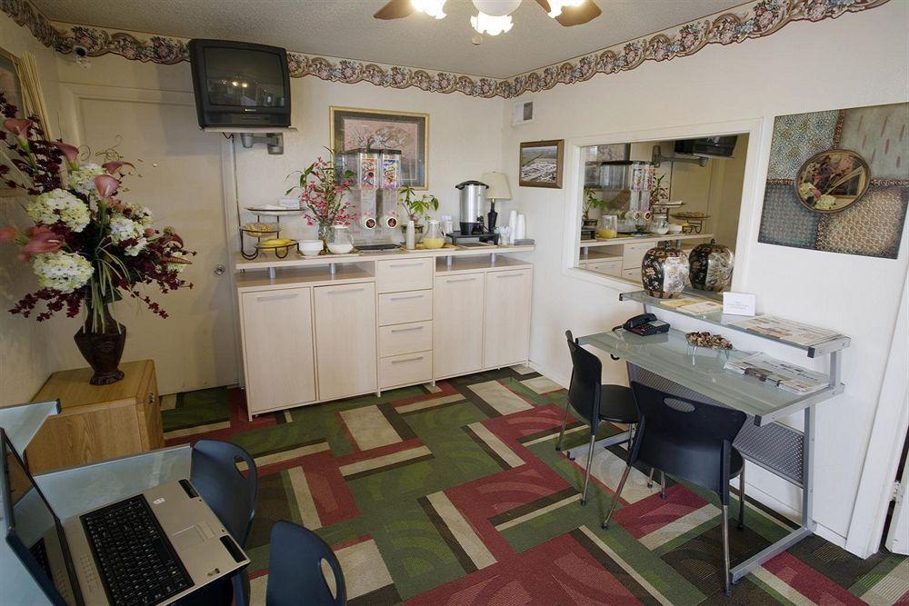 Americas Best Value Inn Buda Quarto foto